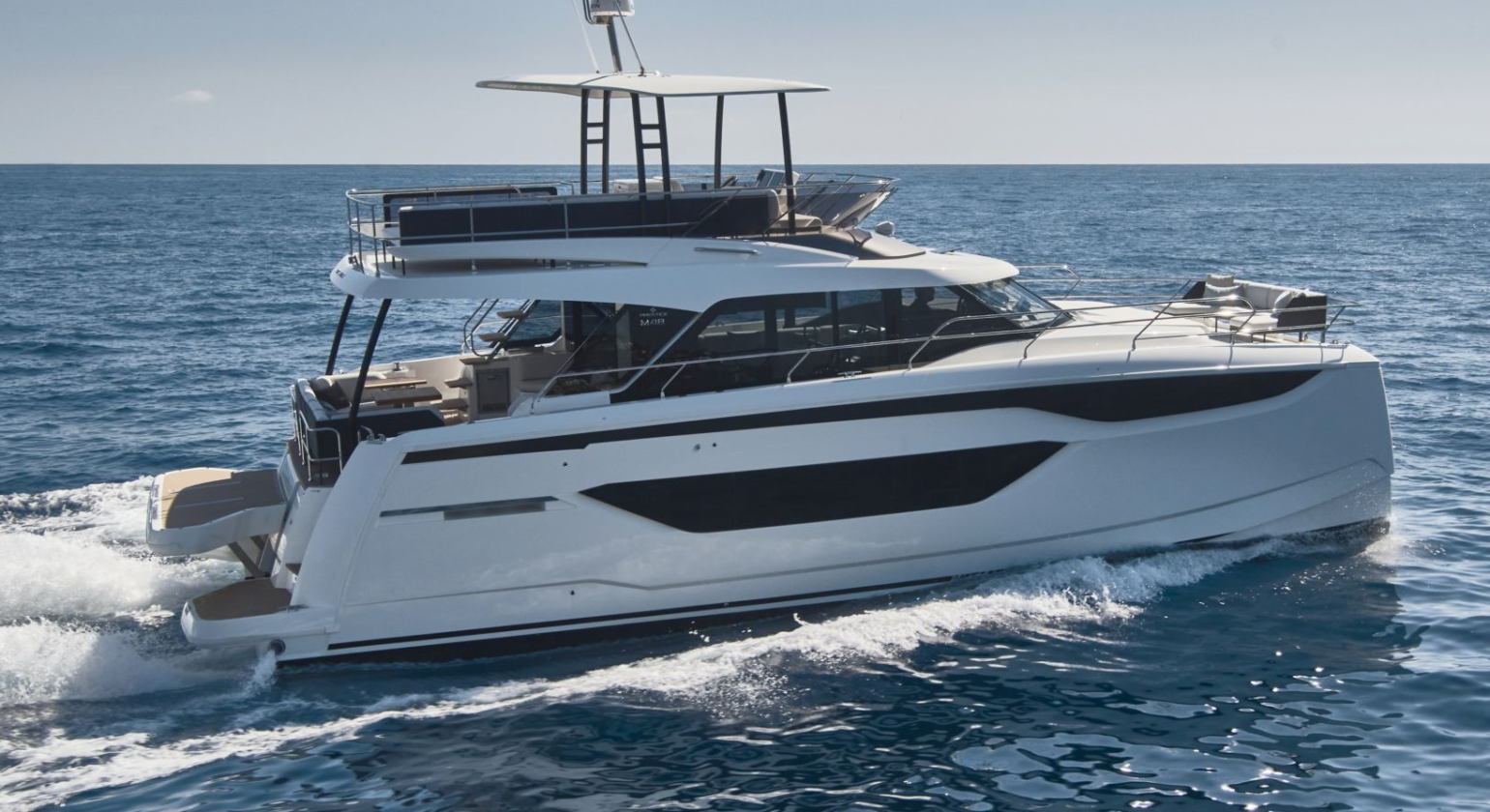 Prestige M48 Yacht Charter in Sardinia – Luxury, Comfort & Adventure at Sea