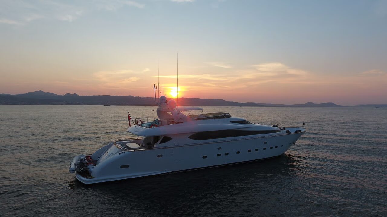 Charter the luxury MAIORA 32 yacht AMAYA. 5 cabins, 11 guests, recently refitted. Explore Porto Cervo, the Costa Smeralda, and Sardinia in ultimate style.