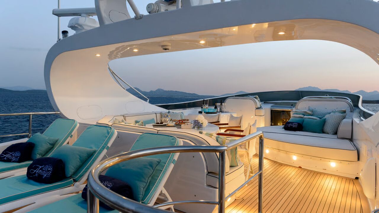 Charter the luxury MAIORA 32 yacht AMAYA. 5 cabins, 11 guests, recently refitted. Explore Porto Cervo, the Costa Smeralda, and Sardinia in ultimate style.
