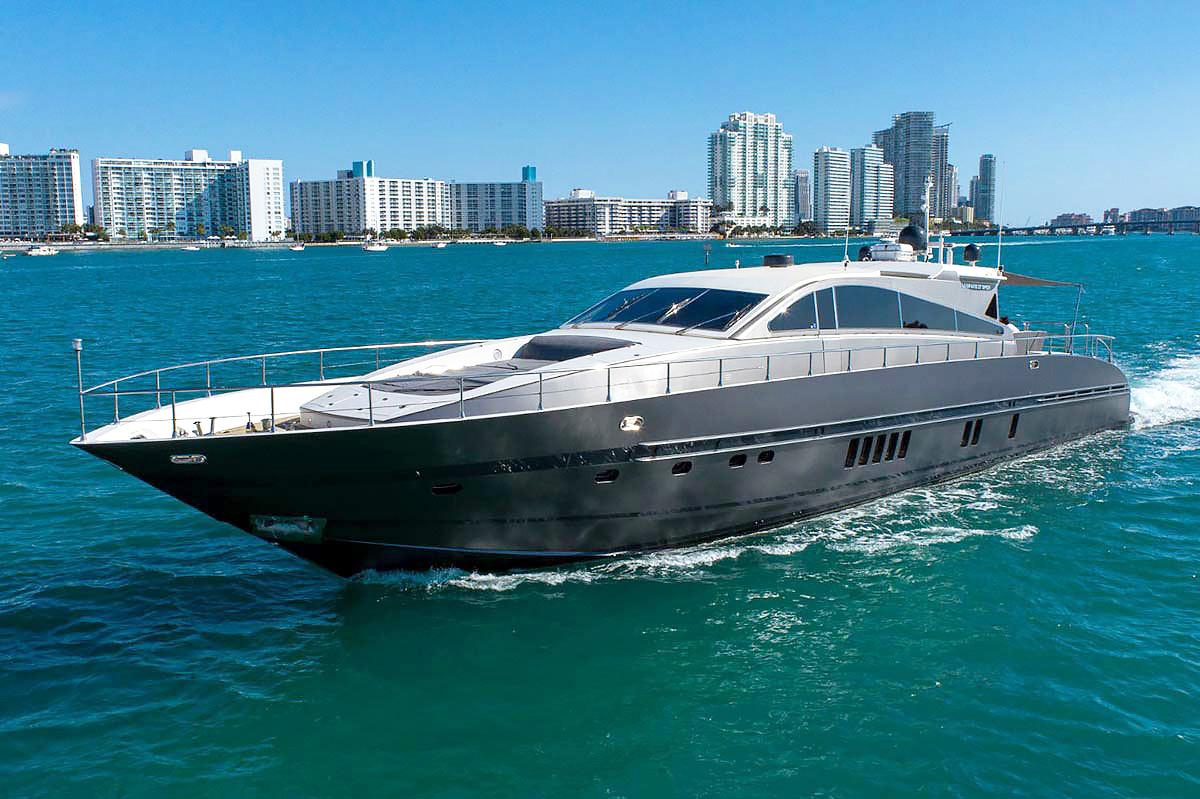 Leopard 92 – Yacht Charter in Miami