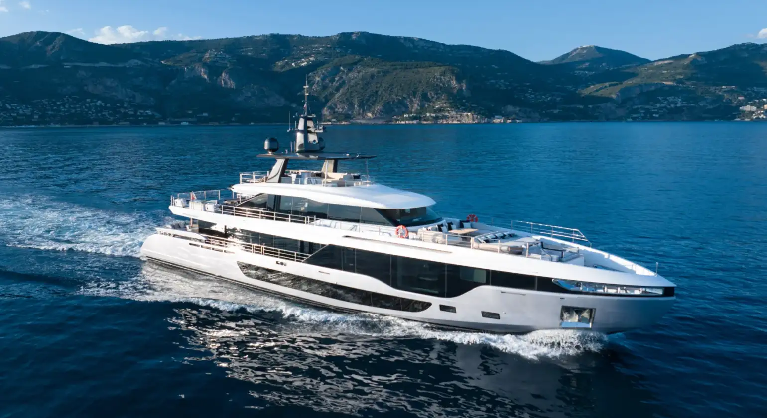 Luxury Yacht Rental in Cannes – Discover the Finest Superyachts in the Mediterranean