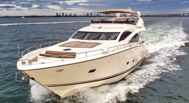 Sunseeker 82 – Yacht Charter in Miami Beach