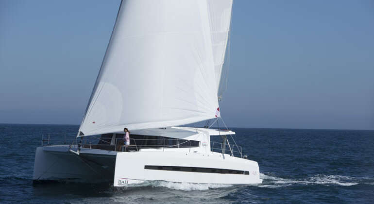 Catamaran Charter Bali 4.5