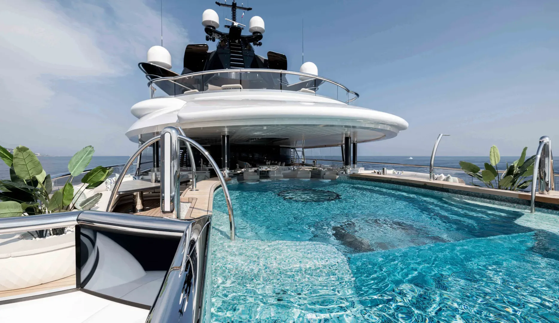 22 Meters of Pure Elegance: KISMET available through Riviera Boa