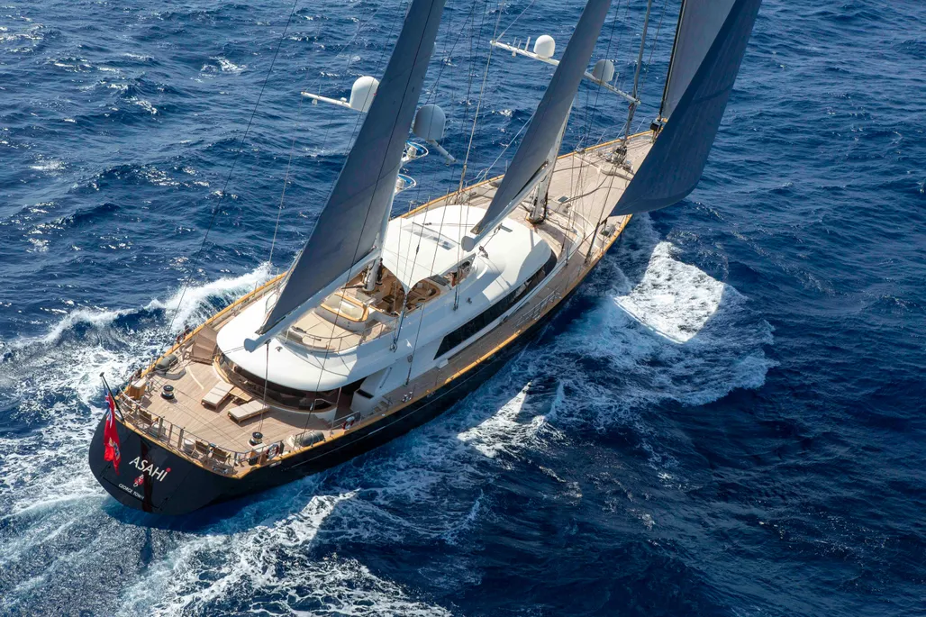 luxury sailing yacht for Charter