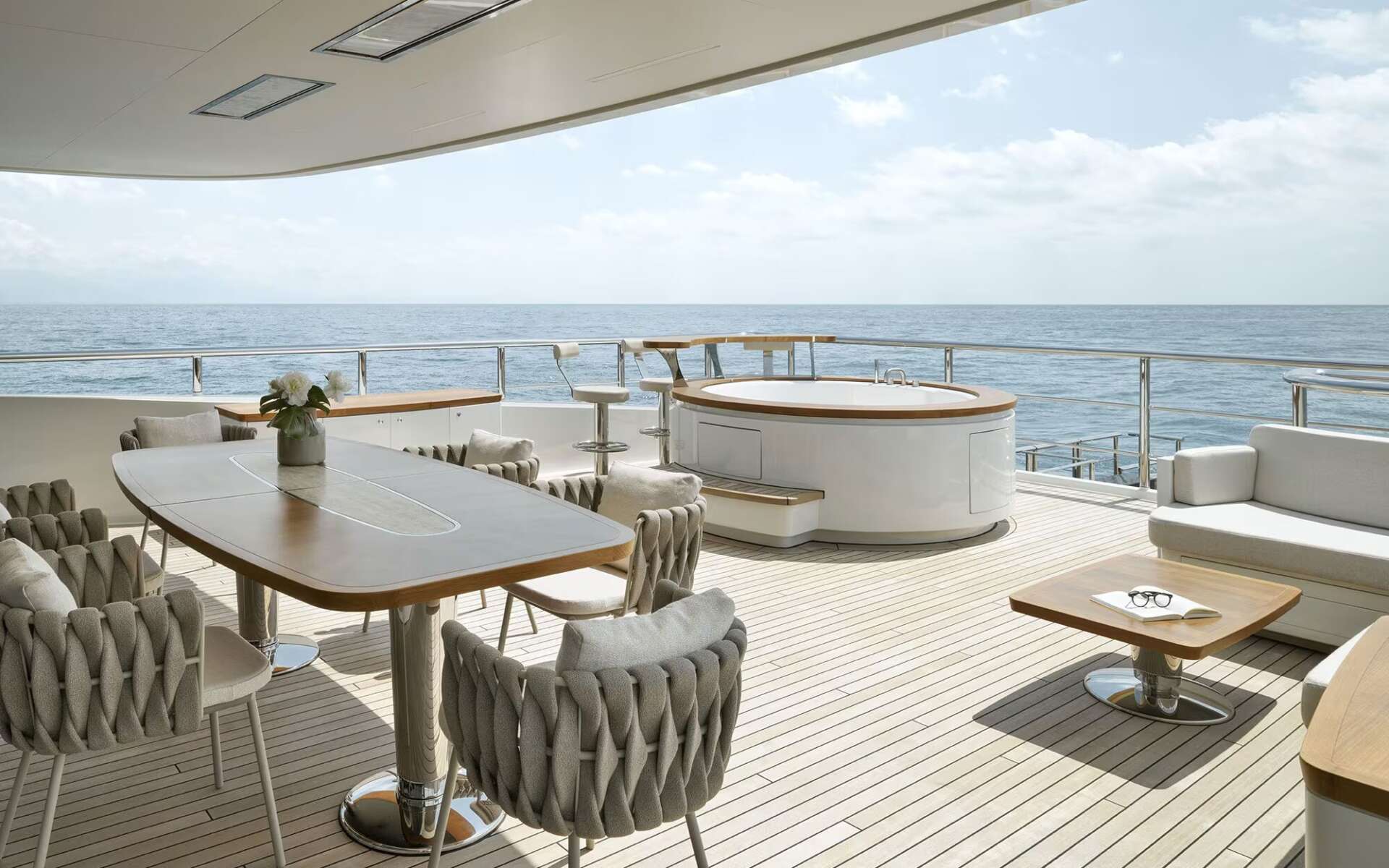 AMIKA Charter | Luxury Yacht Experience French Riviera