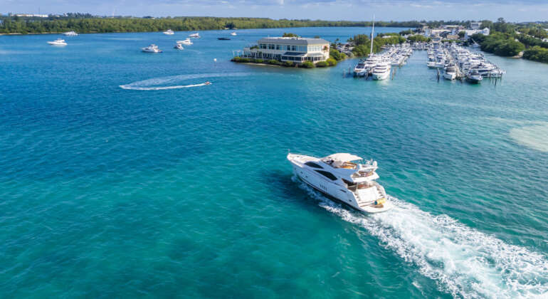 AQUA ALBERTI Yacht Charter – Sunseeker | From €4,500 / 4 Hours