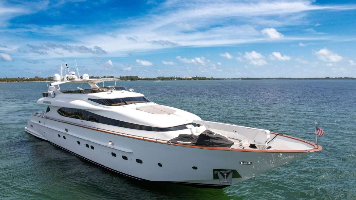 Best Places to Go on a Miami Yacht Charter | Riviera Boat