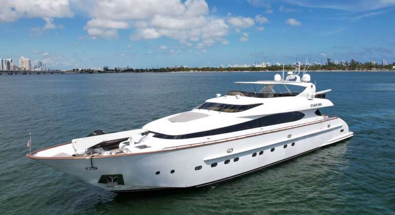 Maiora 110 Yacht Charter — Miami
