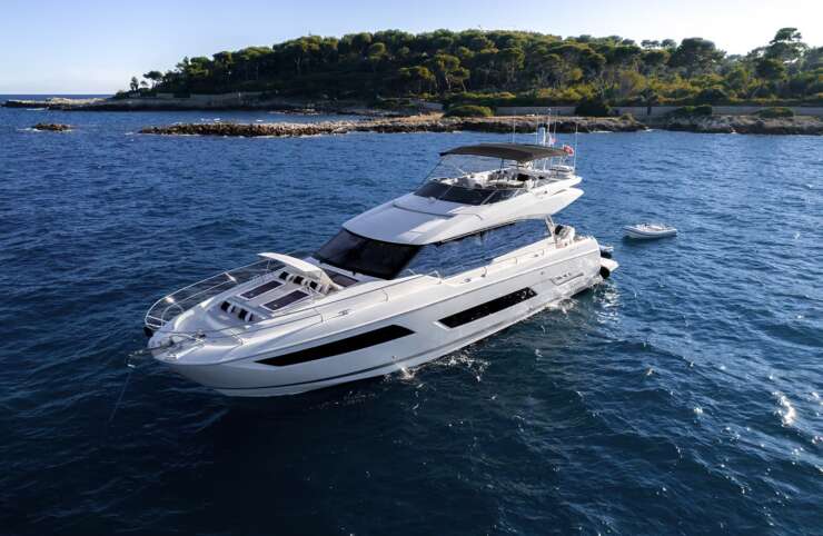 Luxury yacht for charter in Cannes French Riviera