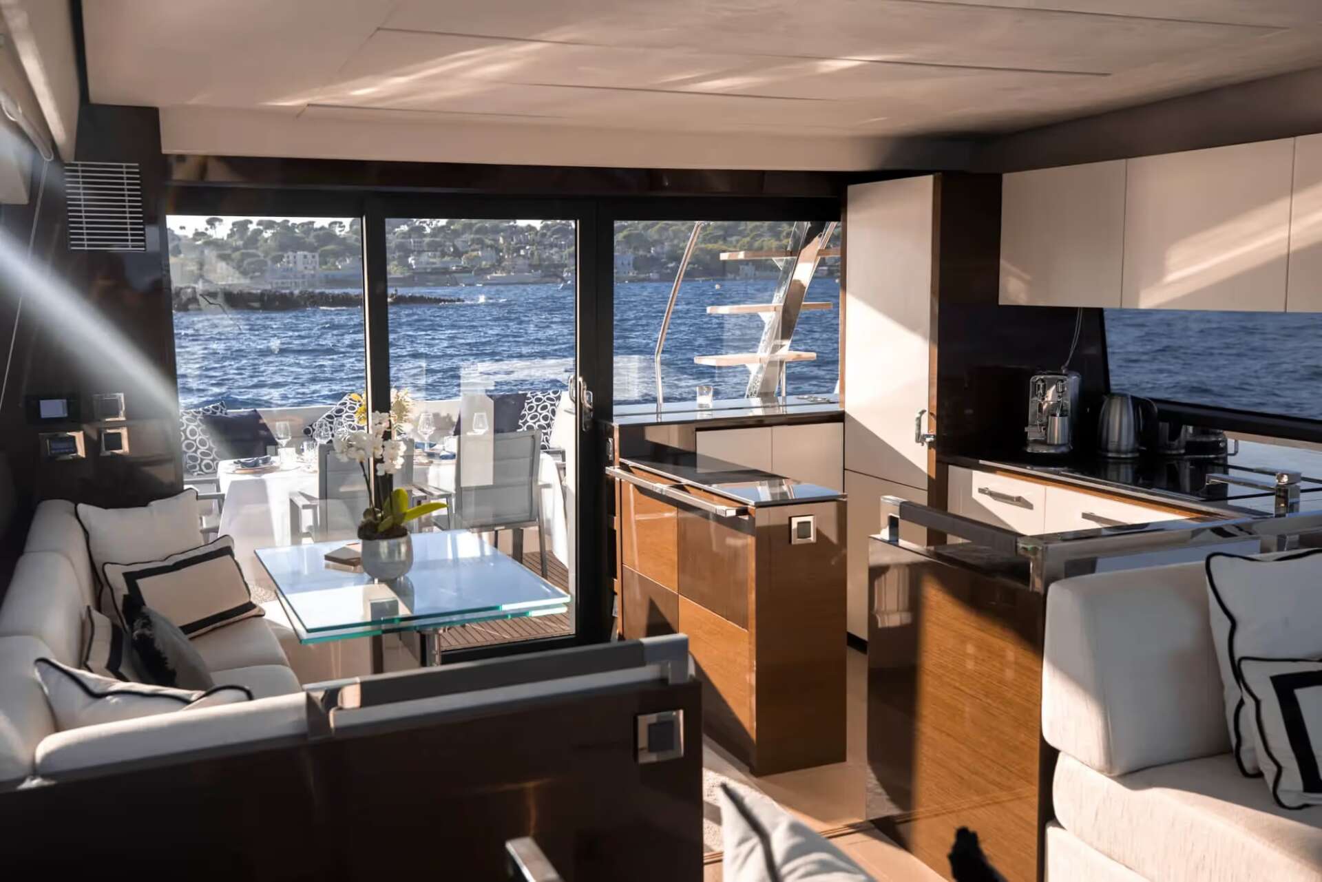 Private yacht charter Cannes French Riviera