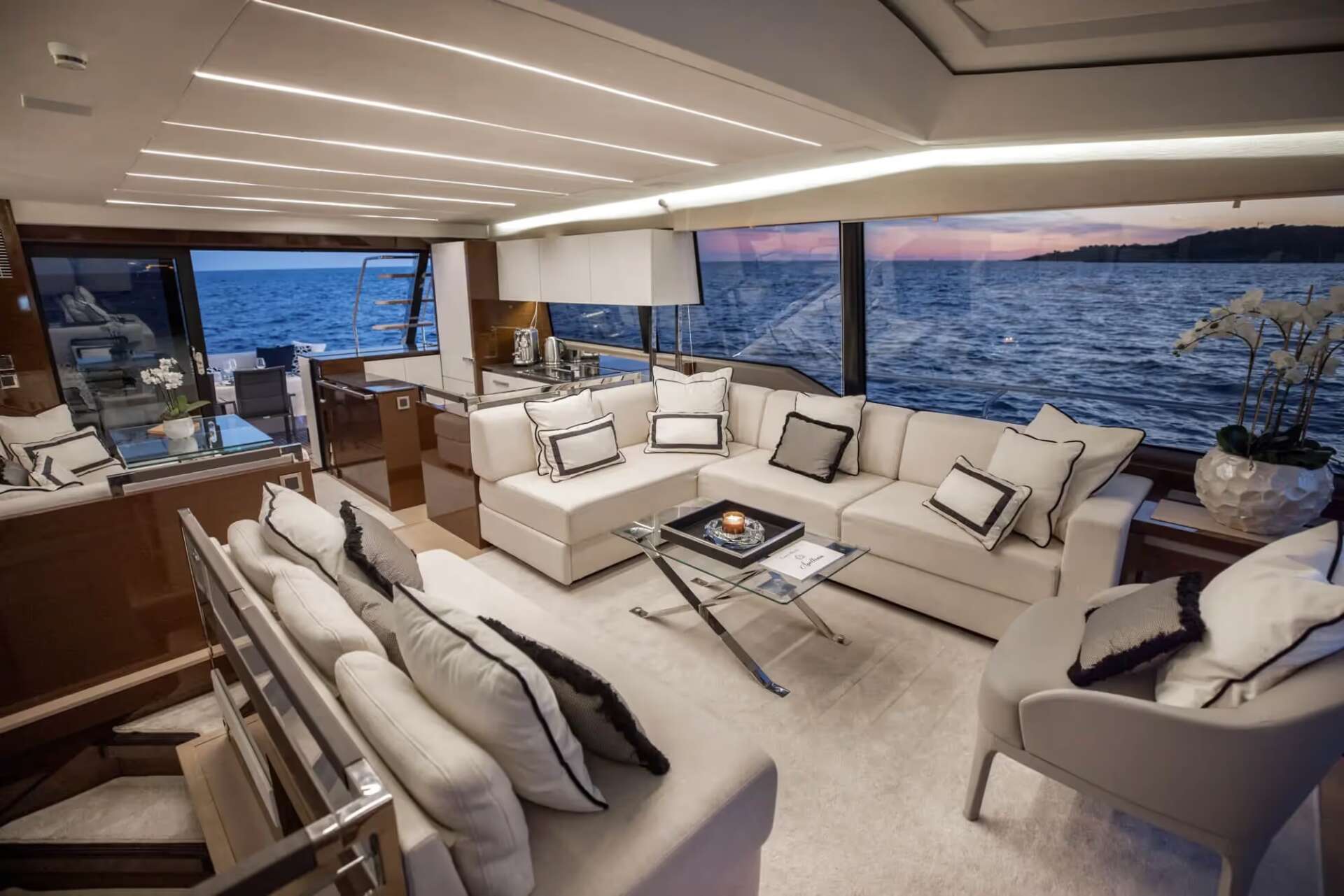Private yacht charter Cannes French Riviera