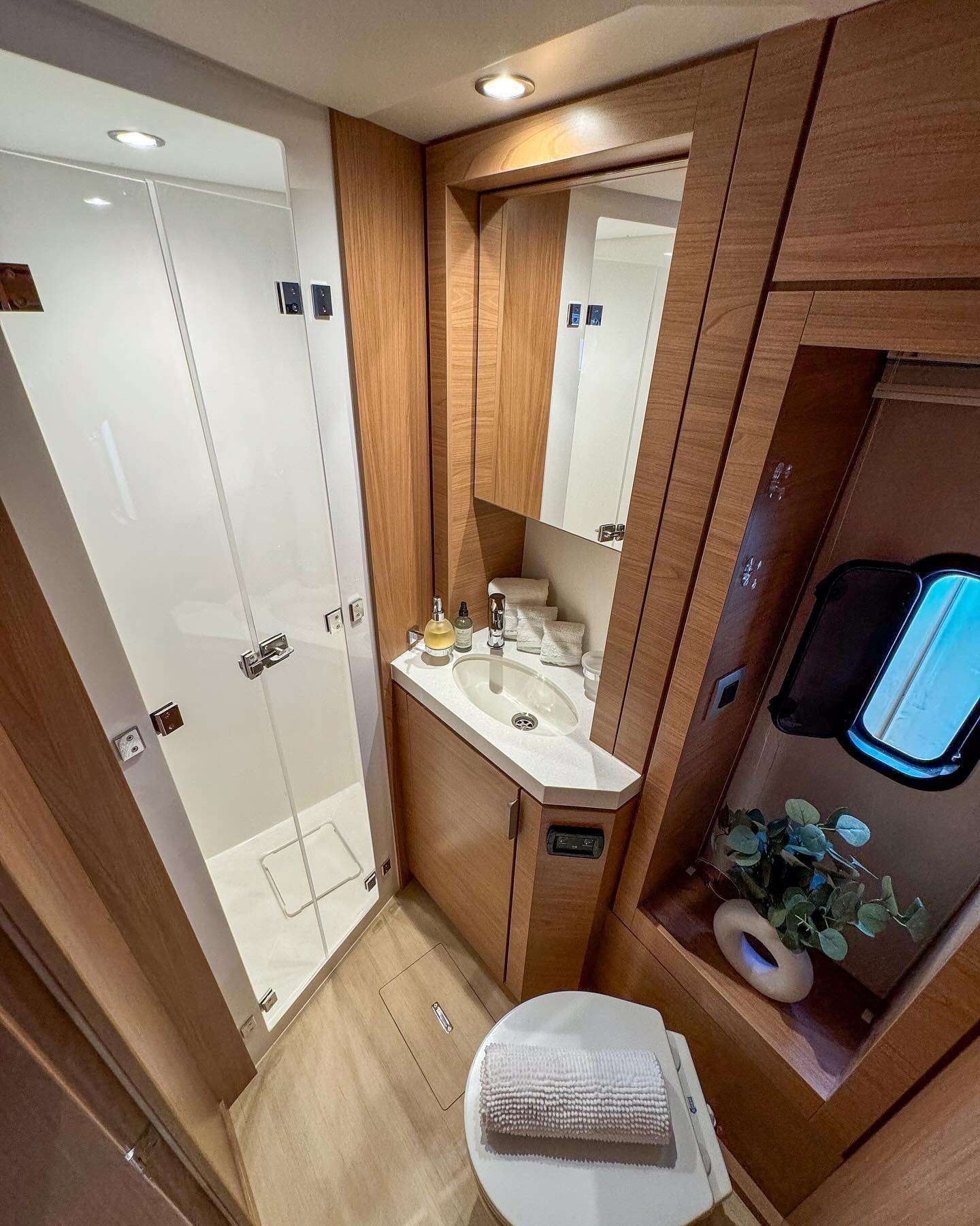 Bali 4.6 luxury catamaran charter in the Bahamas