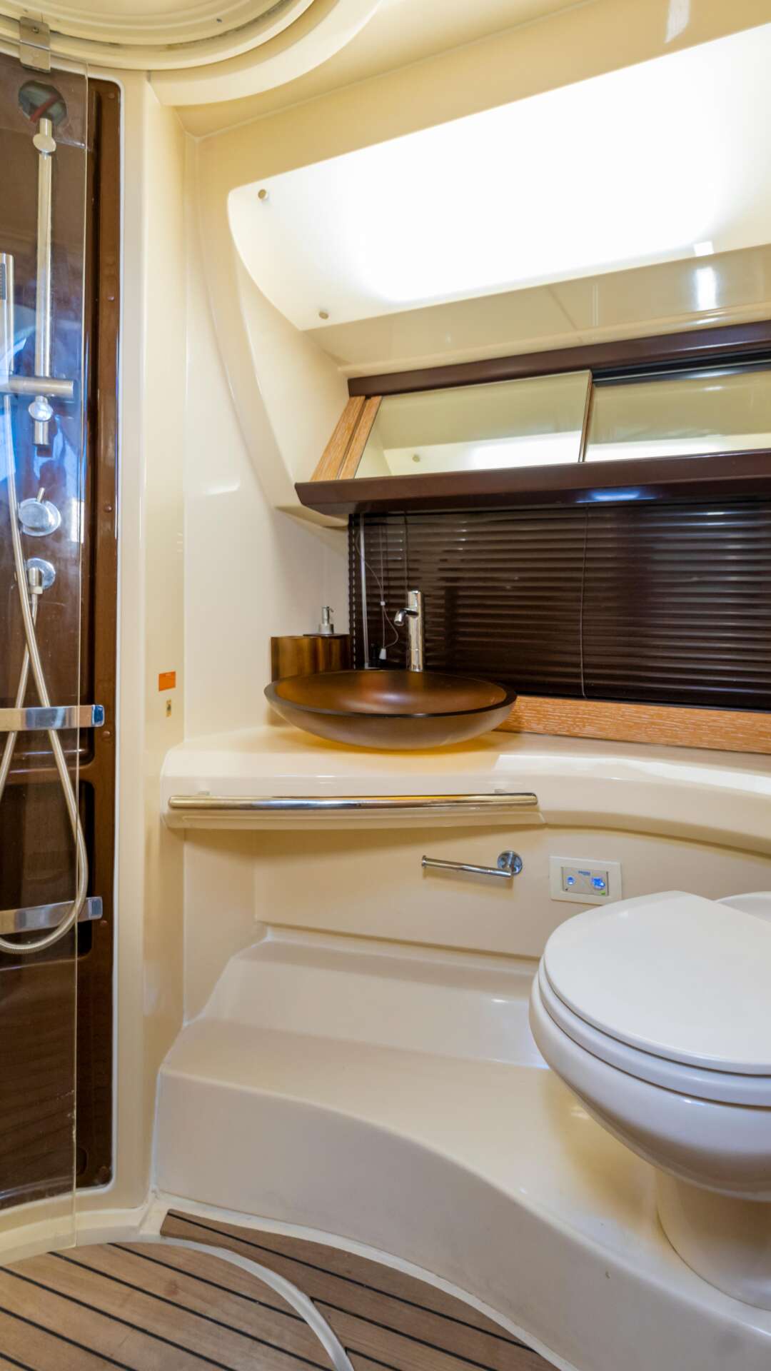 42-foot Azimut motor yacht available for private charter in Hollywood, Florida