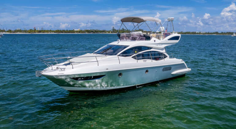 42′ Azimut Yacht Charter in Hollywood, FL | Riviera Boat