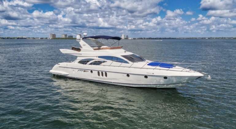 Azimut 70 Fly Yacht Rental Miami | 12 Guests